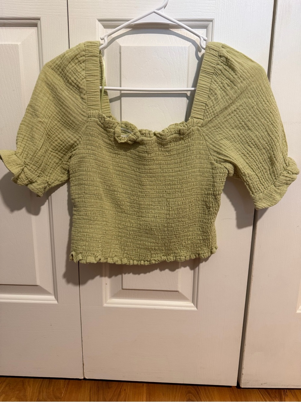 Sadie & Sage Olive Green Smocked Puff-Sleeve Crop Top